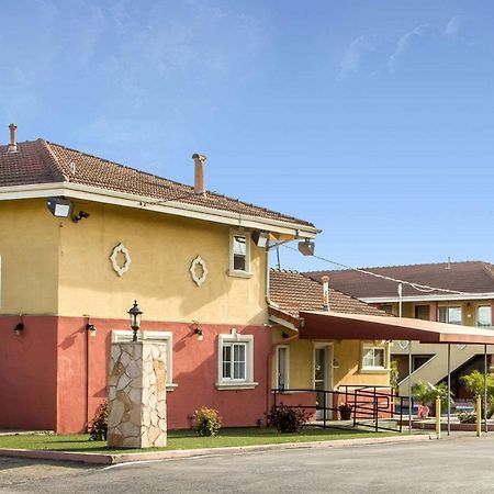 אוקלנד Rodeway Inn & Suites Near The Coliseum & Arena מראה חיצוני תמונה