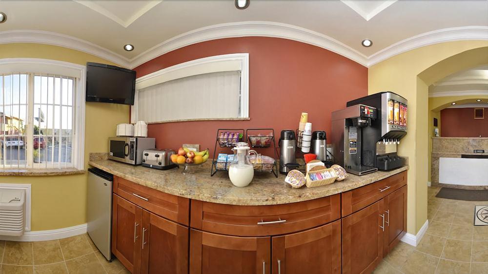 אוקלנד Rodeway Inn & Suites Near The Coliseum & Arena מראה חיצוני תמונה