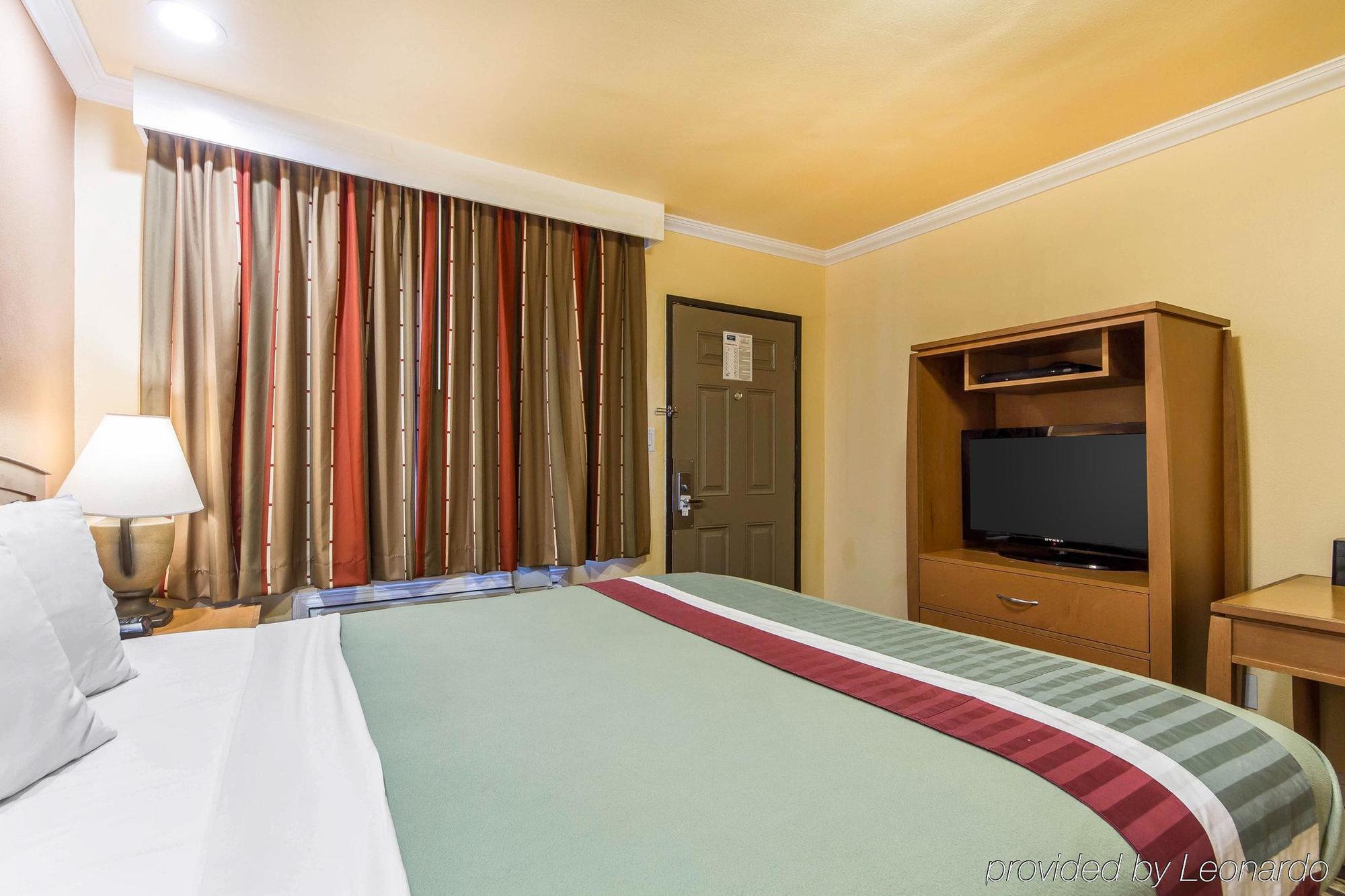 אוקלנד Rodeway Inn & Suites Near The Coliseum & Arena מראה חיצוני תמונה