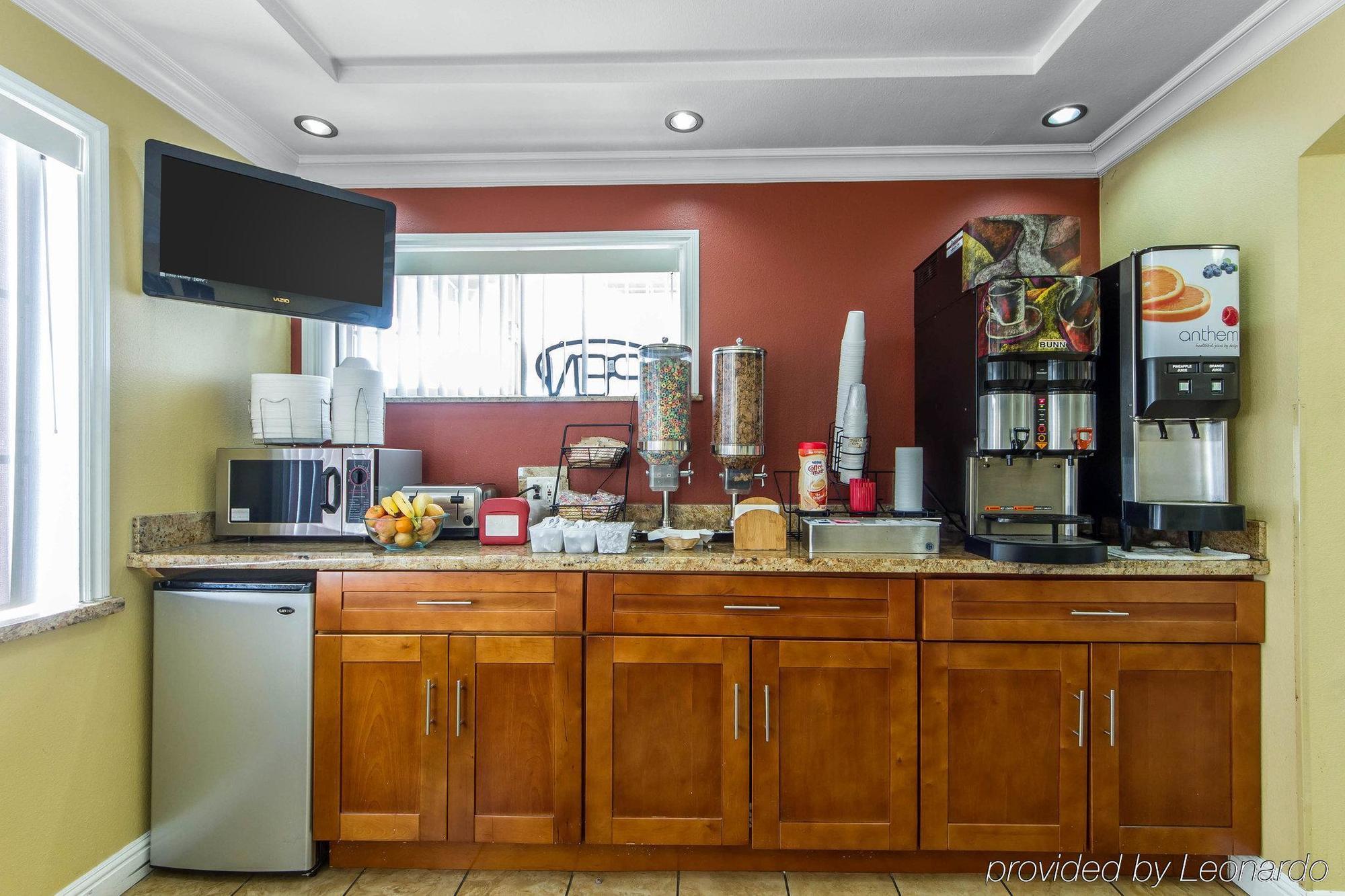 אוקלנד Rodeway Inn & Suites Near The Coliseum & Arena מראה חיצוני תמונה