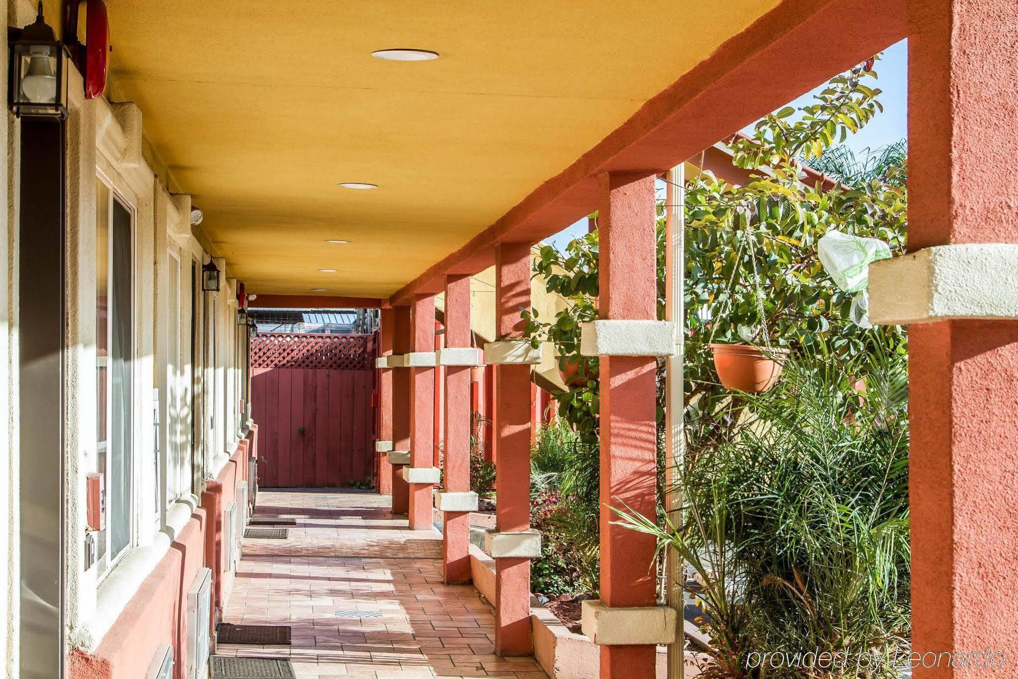 אוקלנד Rodeway Inn & Suites Near The Coliseum & Arena מראה חיצוני תמונה