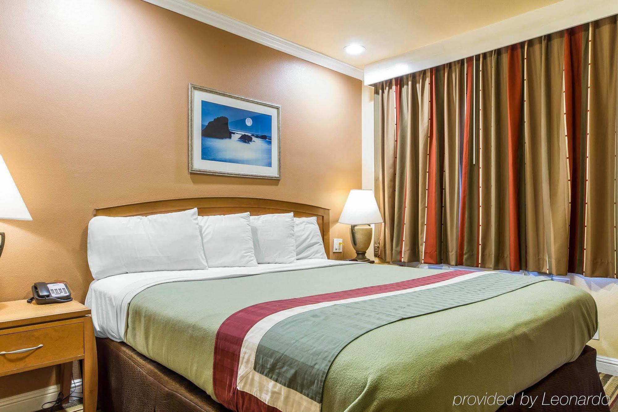 אוקלנד Rodeway Inn & Suites Near The Coliseum & Arena מראה חיצוני תמונה