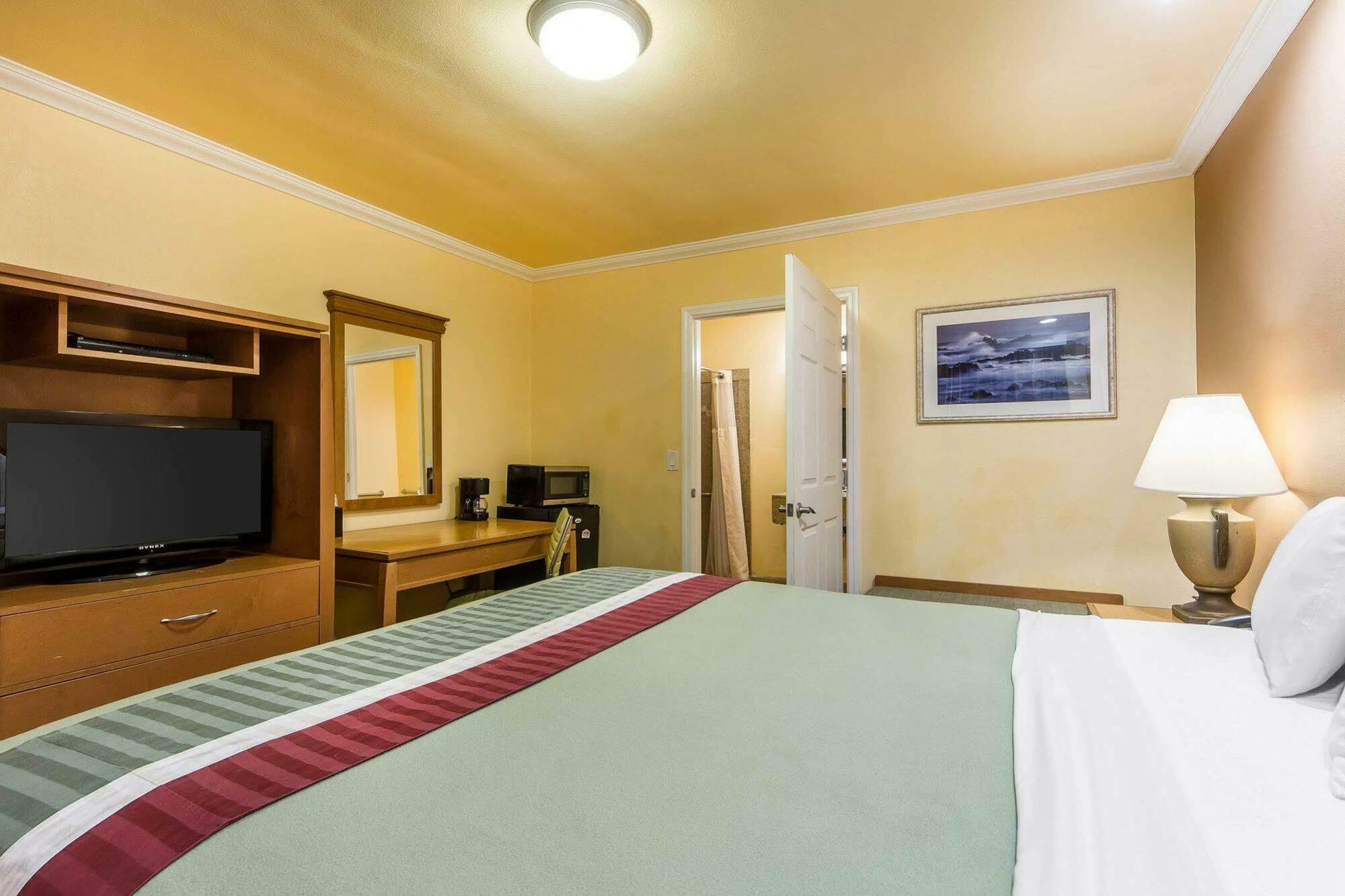 אוקלנד Rodeway Inn & Suites Near The Coliseum & Arena מראה חיצוני תמונה