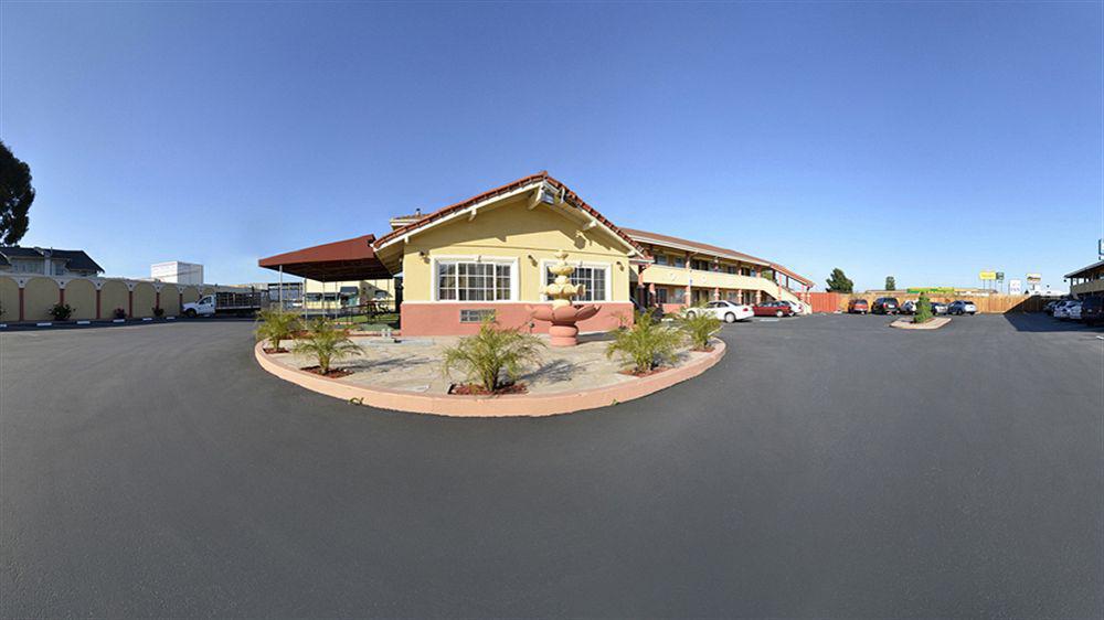 אוקלנד Rodeway Inn & Suites Near The Coliseum & Arena מראה חיצוני תמונה